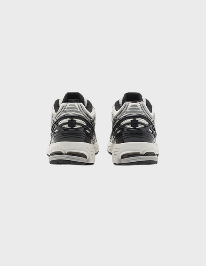 New Balance 2002R